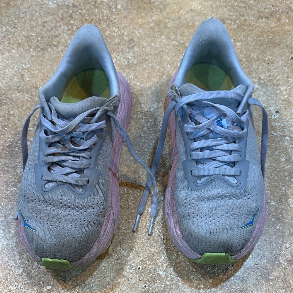 Hoka Arahi 7 girls shoes size 5